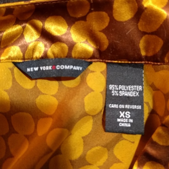 NY&Co Bronze Gold Chocolate Flutter Sleeve Top - Picture 5 of 6